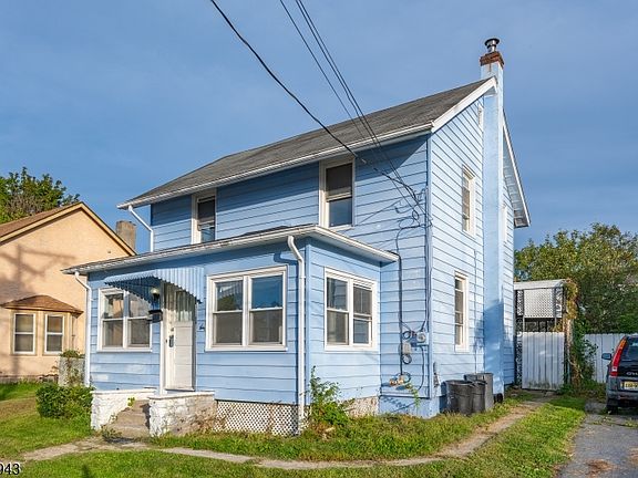 2nd image of 150 Main St