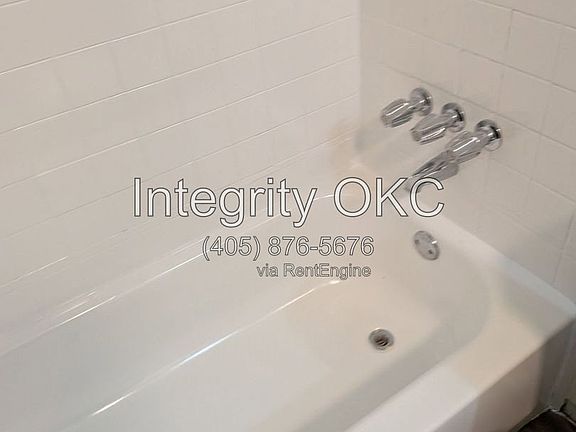 5th image of 3901 N Rockwell Ave #122