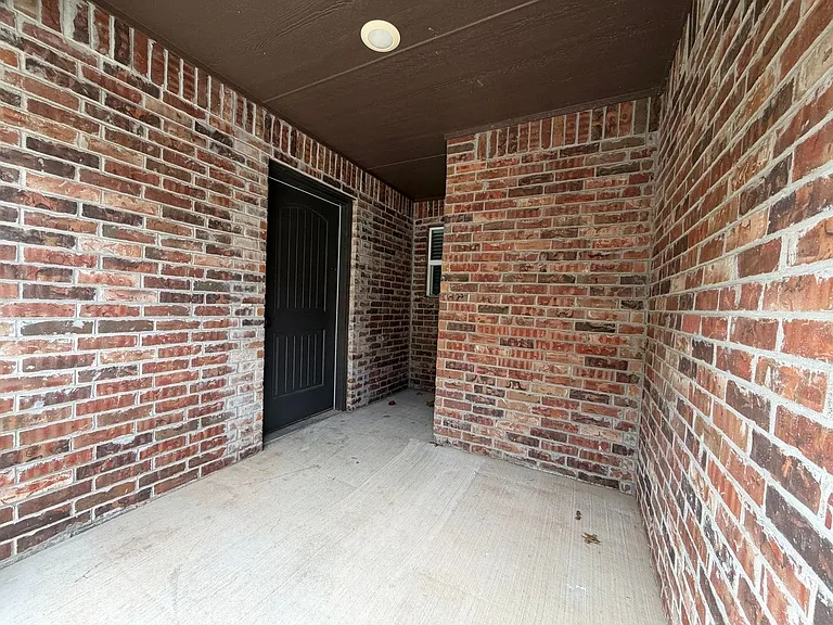 404 Chalk Hill Ct — Photo 2