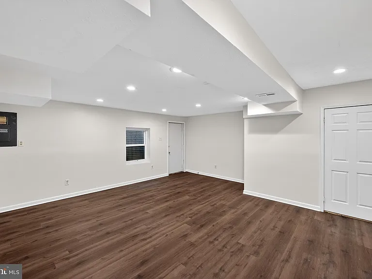 1015 Saint Michaels Dr — Photo 36