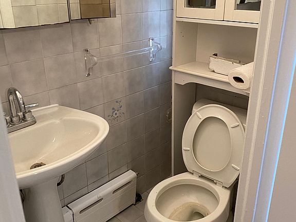 2nd image of 1181 Pelham Pkwy N #1
