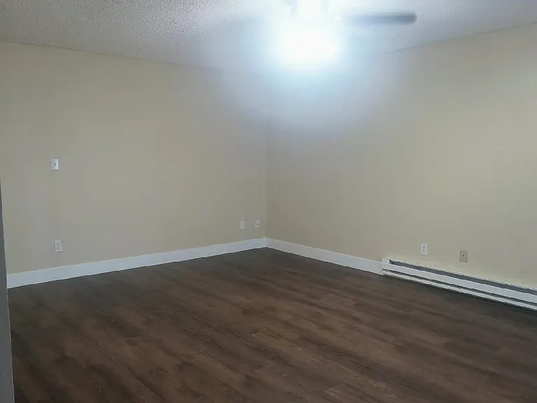 1561 N Manzanita St — Photo 3