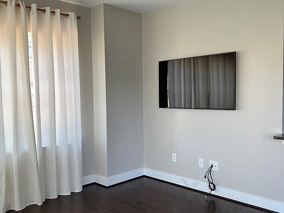 2nd image of 2907 Bleeker St Suite 304