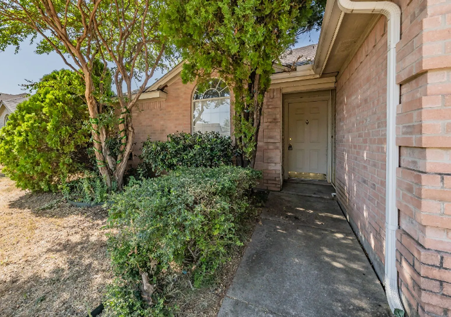 Charming 3/2/2 in N. Fort Worth with EMISD Schools & no HOA! 1740 Cedar Tree Drive, Fort Worth, T... — Photo 4