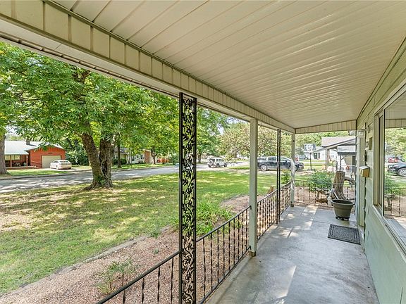 5th image of 1224 N Turner Ave