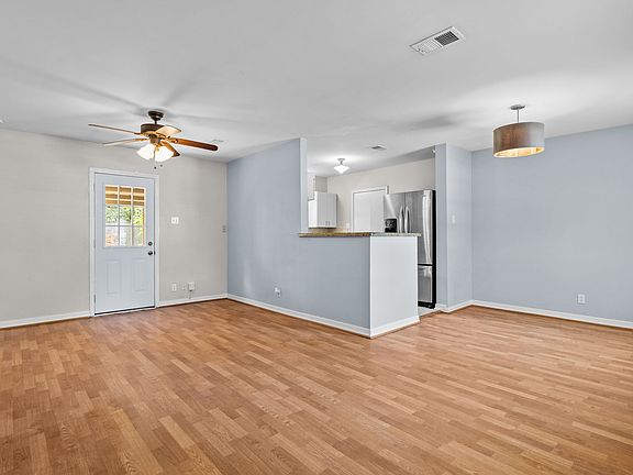 4th image of 3821 Ella Blvd