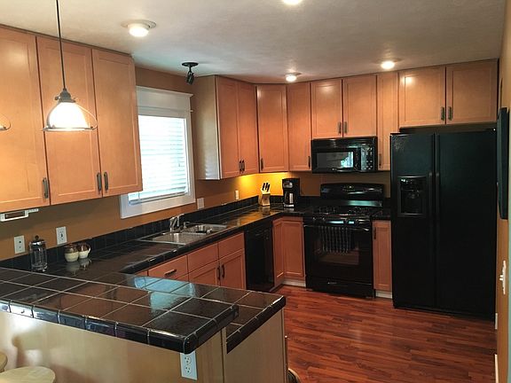 3rd image of 11381 Oakridge Dr