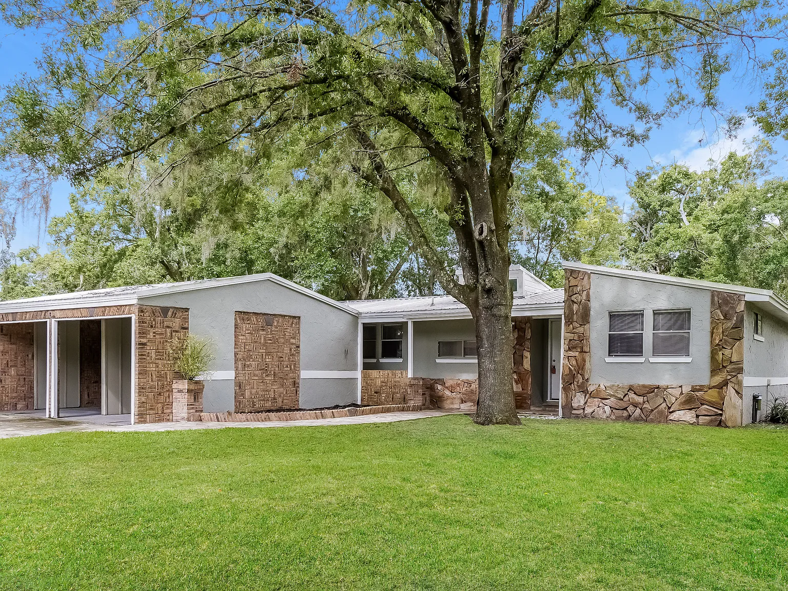 3 bed, 2.0 bath, 1368 sqft, $1,895 — Photo 3