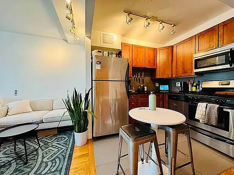 196 Stanton St #3A — Photo 5