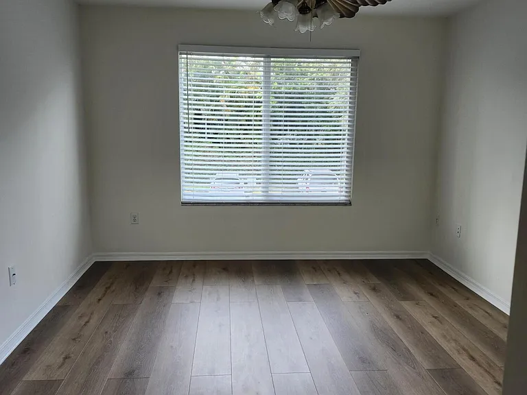 1009 Villa Ln — Photo 6