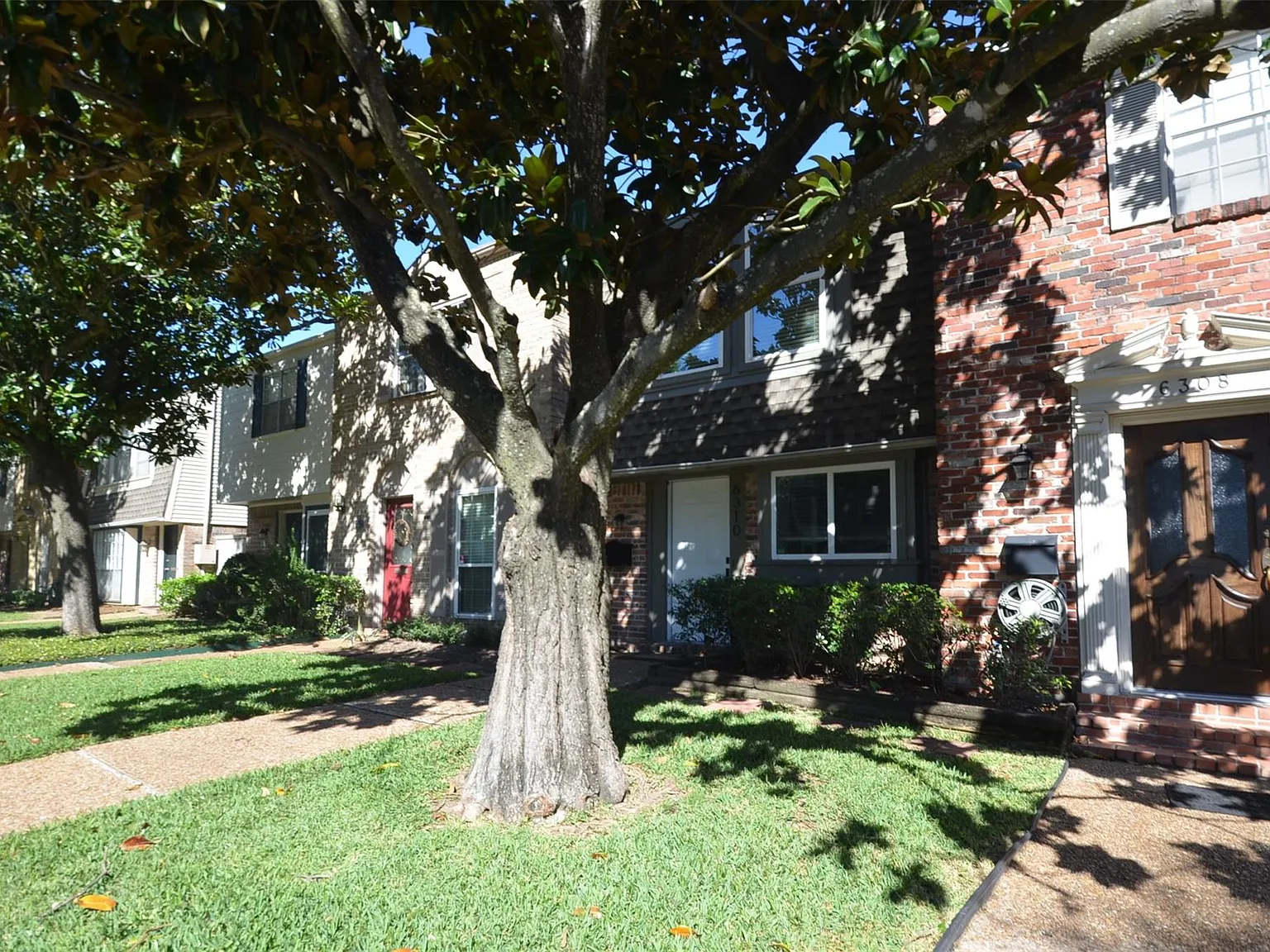 2 bed, 1.5 bath, 1056 sqft, $1,750 — Photo 1