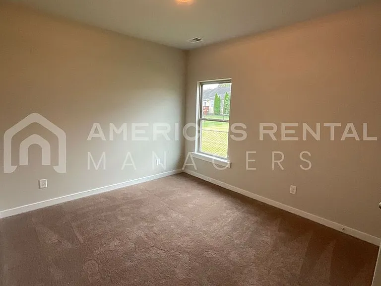 486 Andrew Dr — Photo 12