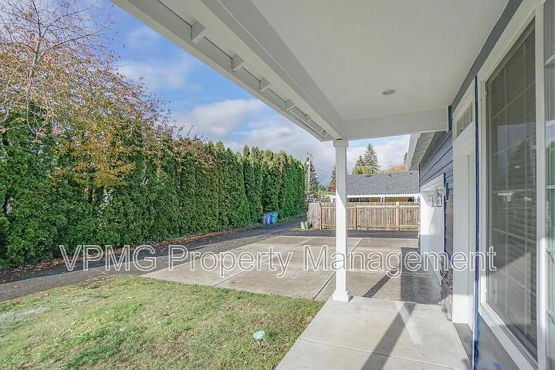 4 bed, 3.0 bath, 2250 sqft, $3,095 — Photo 3
