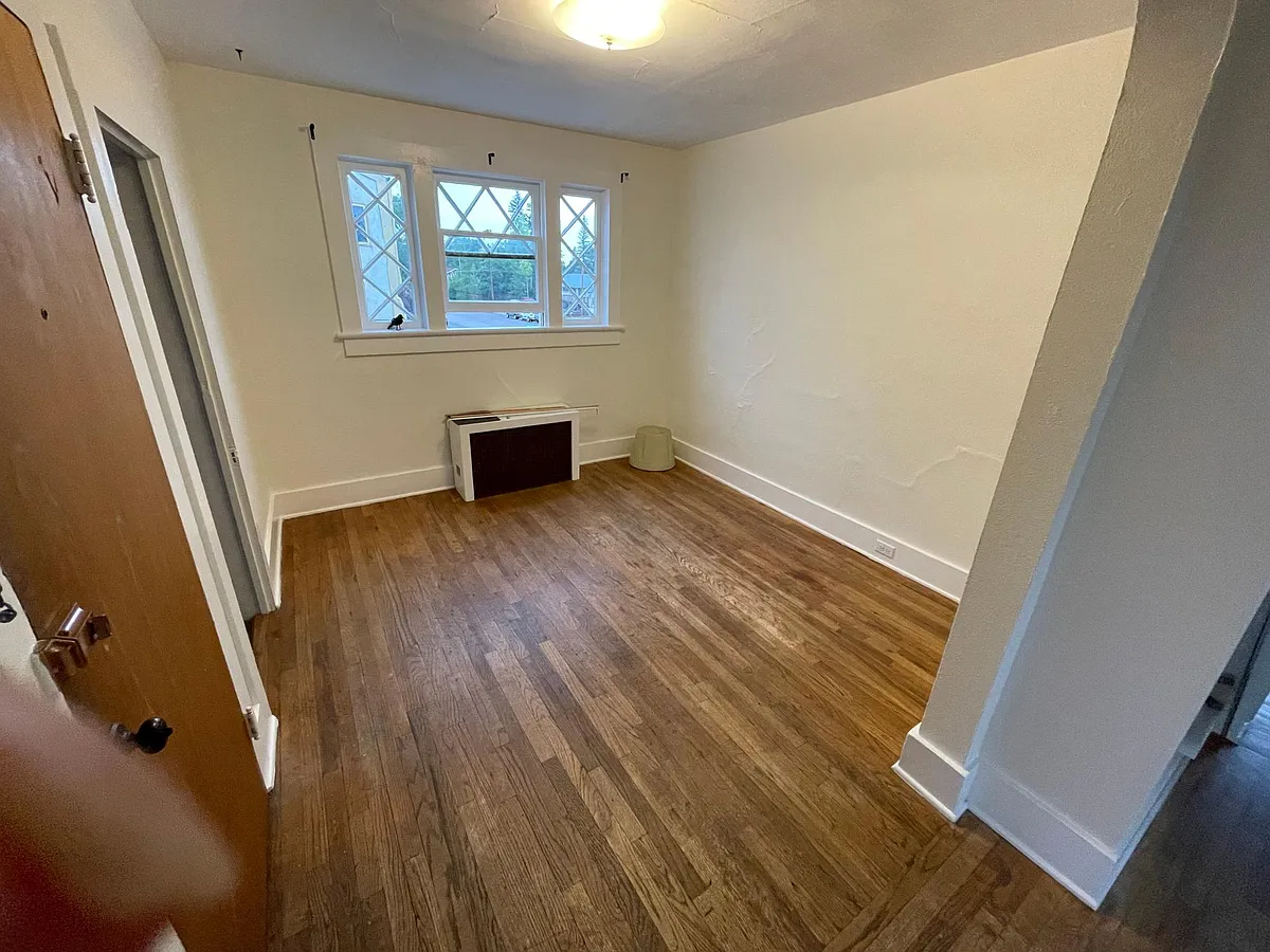 Study/Living Room - 910 E Garfield St #3
