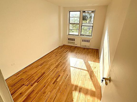 5th image of 495 E 7th St APT 4L