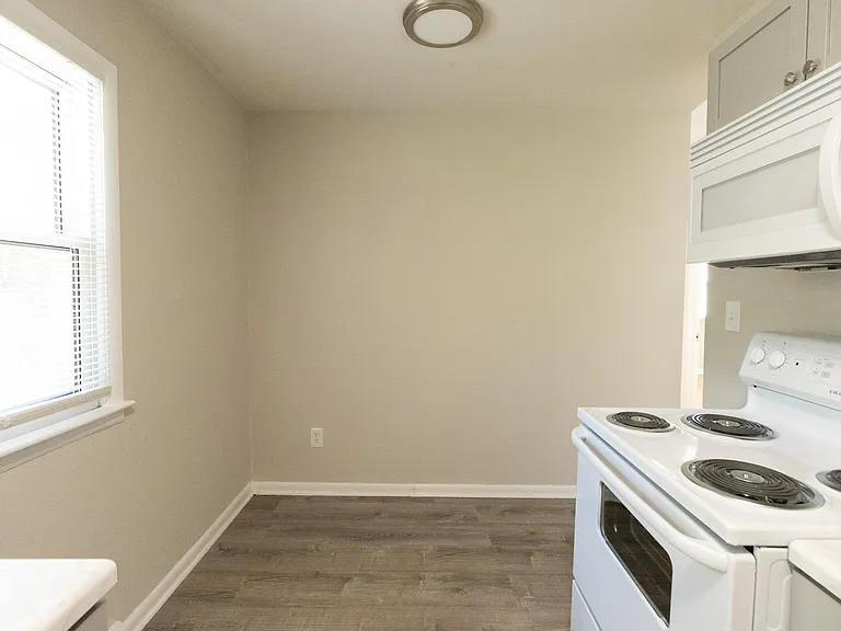2804 Isherwood Dr — Photo 8