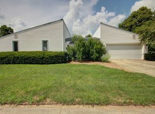 310 Arbours Dr, Savoy, IL