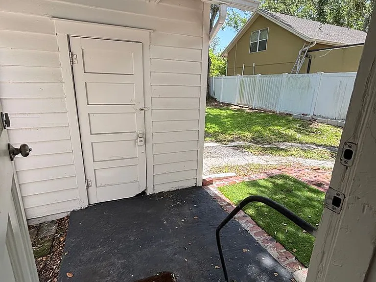 211 N Highland Ave — Photo 27