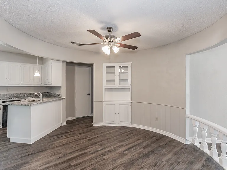 3008 Apple Valley Dr — Photo 12