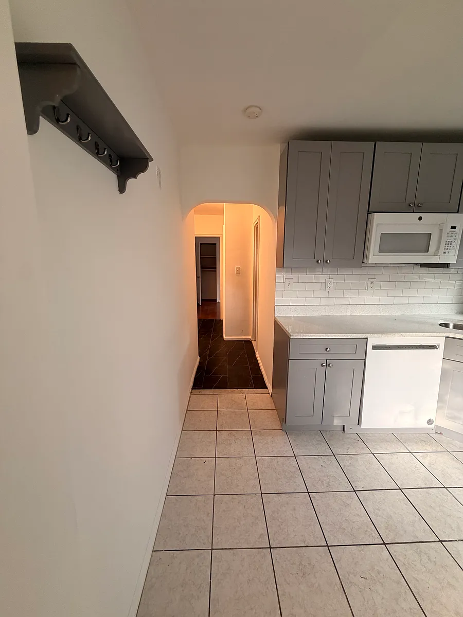 Building Photo - 2322 Pearsall Ave #1