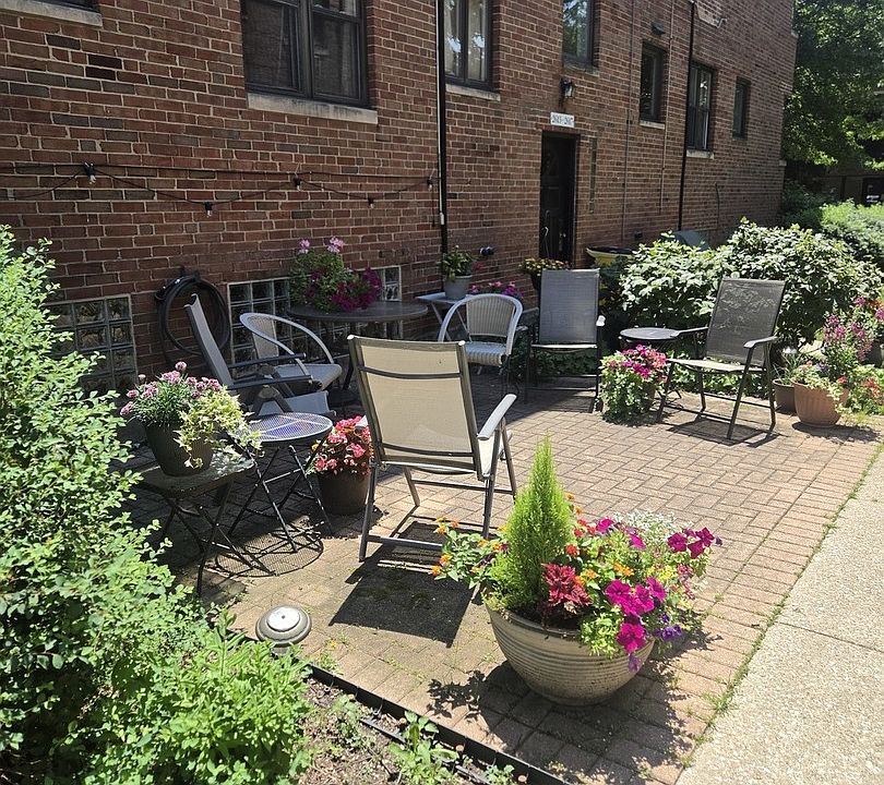 2nd image of 2611 Central St Unit 1