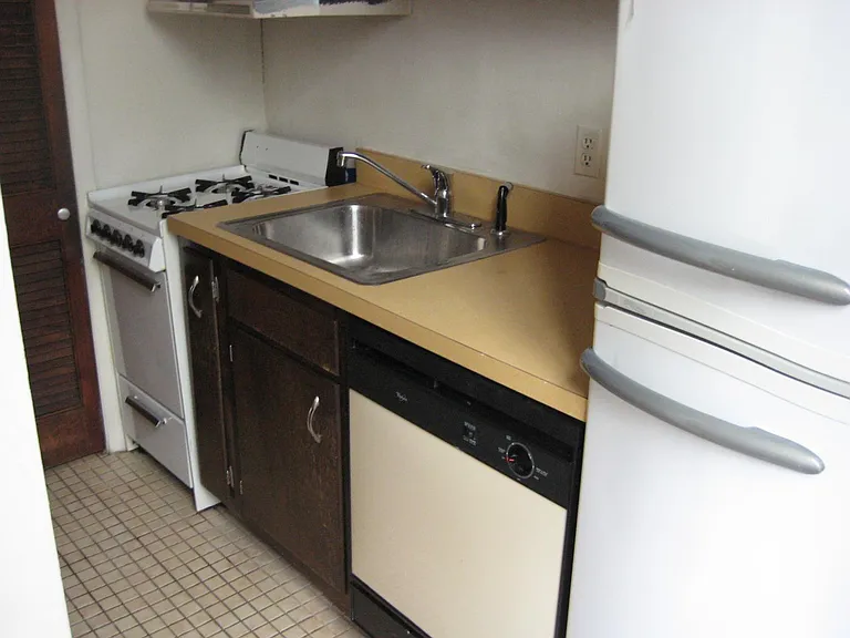 1929 Spring Garden St #2F — Photo 4