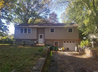 27 Robin Rd, Poughkeepsie, NY 12601