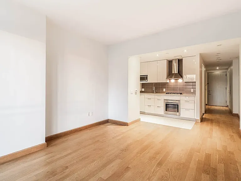 431 W 37th St #5E — Photo 7