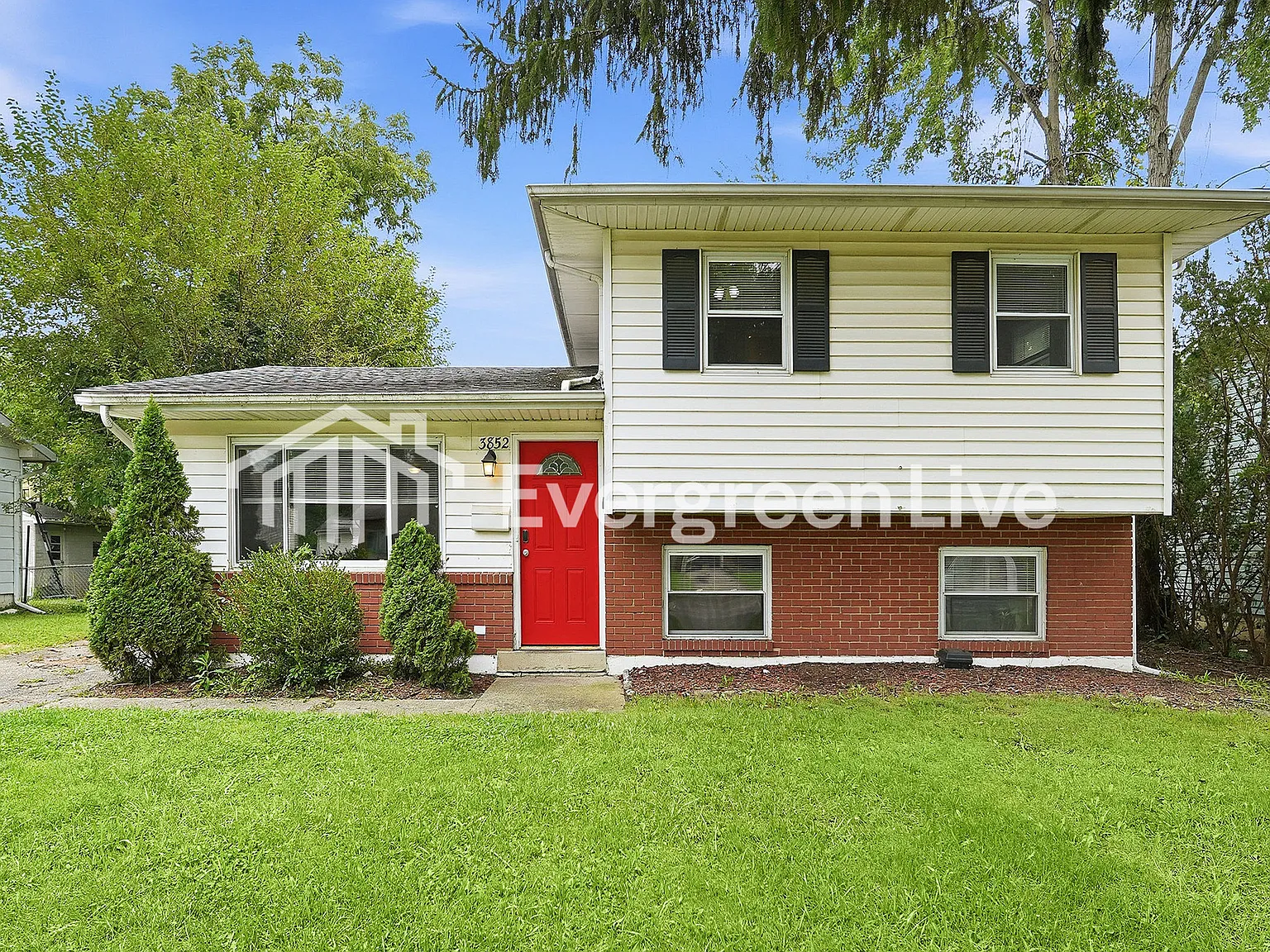 4 bed, 1.5 bath, 1440 sqft, $1,645 — Photo 1