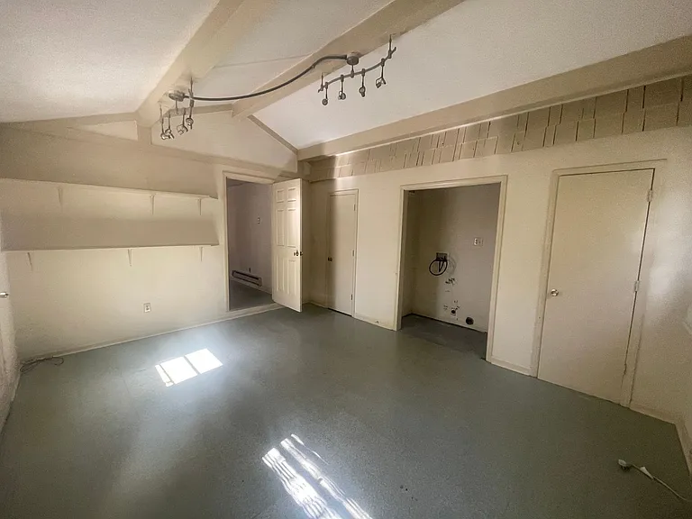 4902 Franklin Ave — Photo 10