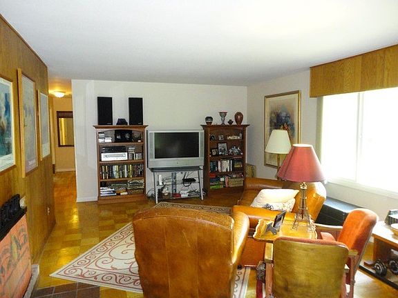 2nd image of 1120 Loren Dr