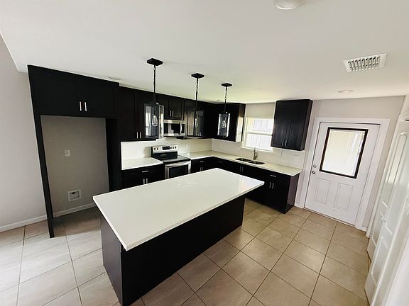 4th image of 5525 Conroe St