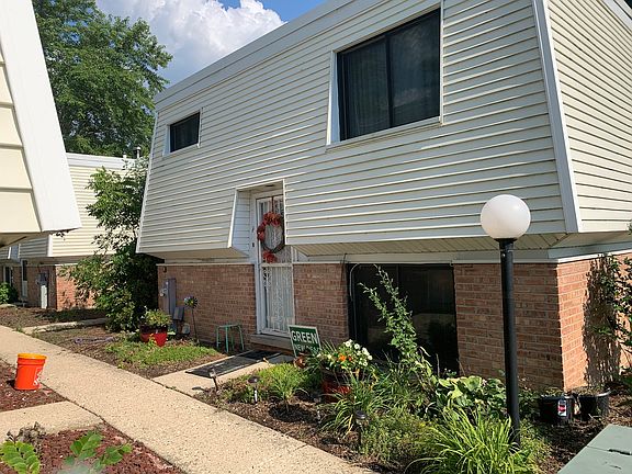 4th image of 34W671 Hickory Ct APT A