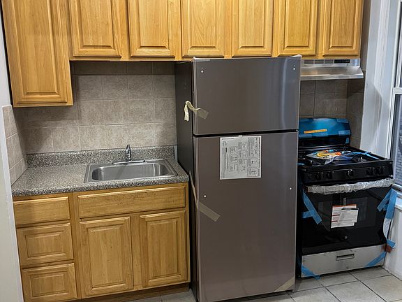 2nd image of 1565 Thieriot Ave #C