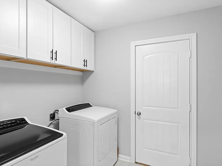 1055 Barnhill Rd — Photo 13