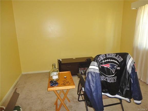 5th image of 2415 Emily Ln