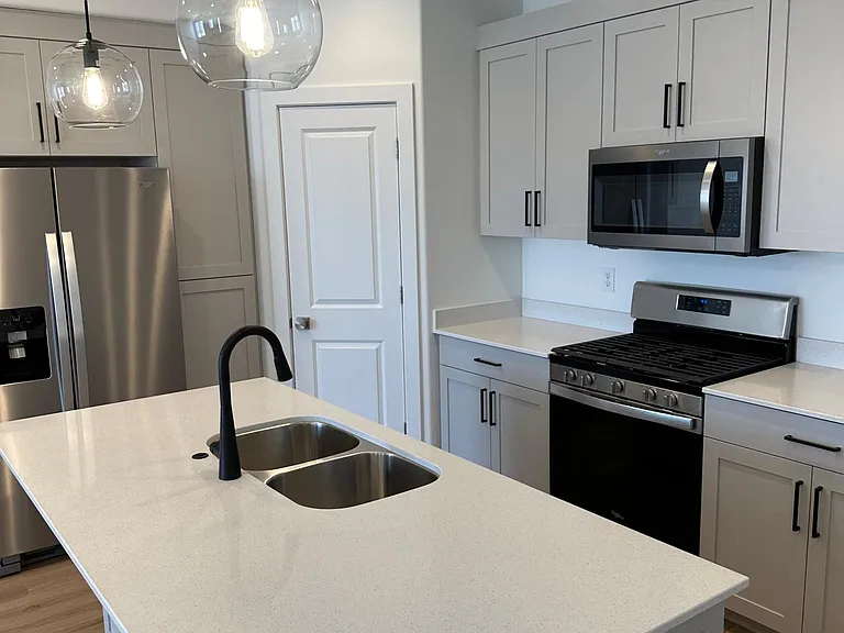 2636 E Wake Forest Ln — Photo 4