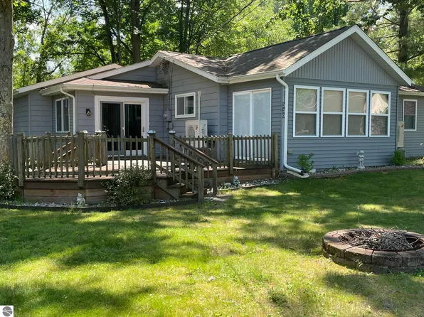 330 Henderson Lake Dr, Lupton, MI 48635