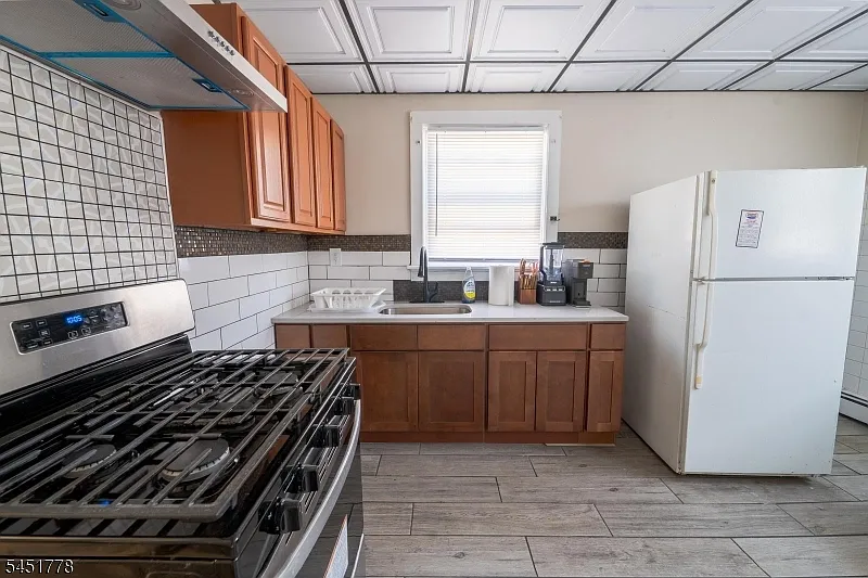 3 bed, 1.0 bath, $2,500 — Photo 4