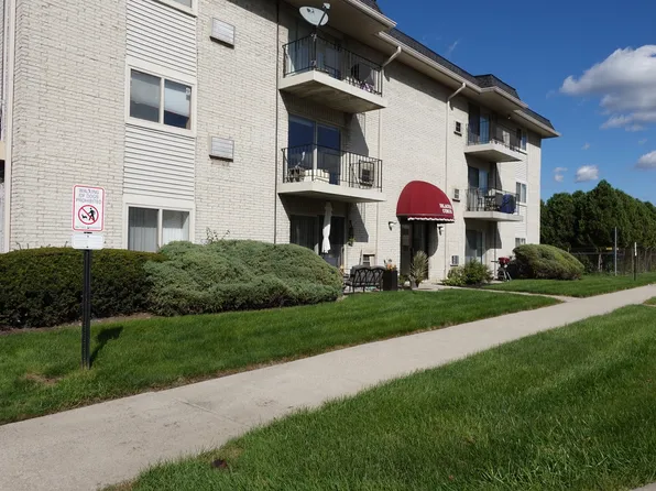 1850 Canal St APT 3B, Blue Island, IL 60406
