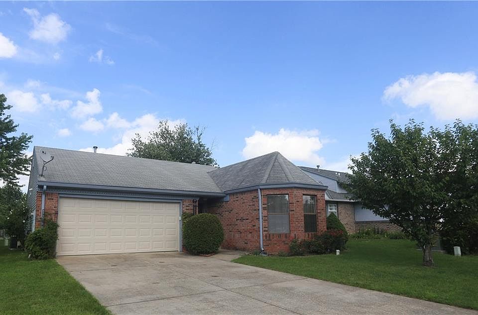 1st image of 8857 Summer Walk Dr W