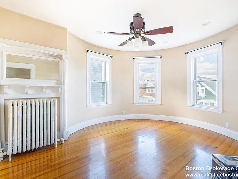 24 Willis St #3 — Photo 9