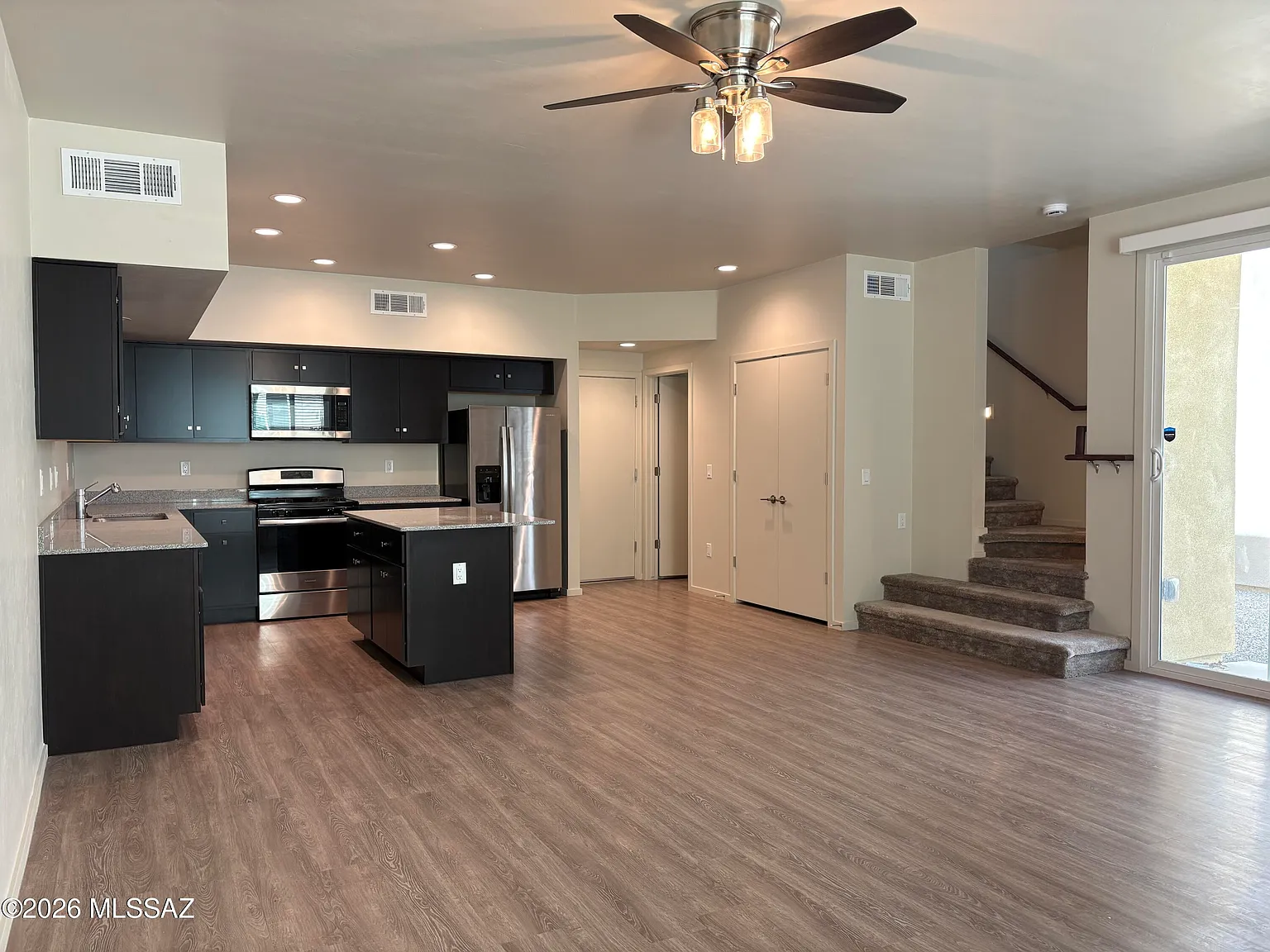 3 bed, 2.5 bath, 1624 sqft, $1,975 — Photo 4