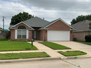 321 Chantilly Ct, Hurst, TX 76054