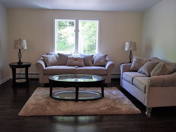 3rd image of 576 Westbrook Dr