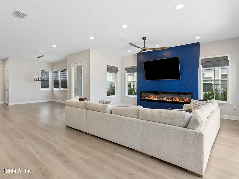 401 Marquesa Cir — Photo 9