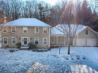16 Susan Ln, Falmouth, ME 04105