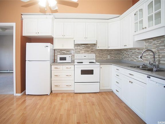 5th image of UNIT 411-215 Lowe ROAD