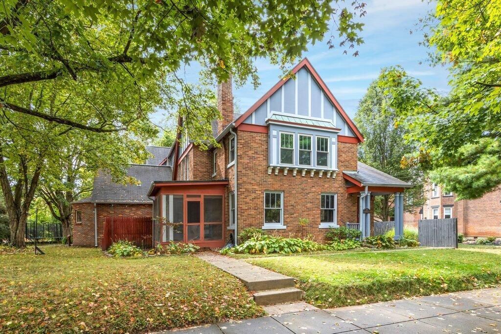 Real estate listing image