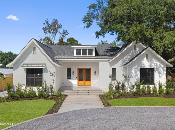 1203 Calhoun St, Ocean Springs, MS 39564